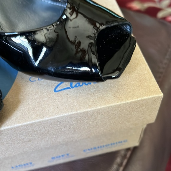 Arturo Chiang Perp Toe Patent Leather Heels in Black Sz 8 - Picture 4 of 11